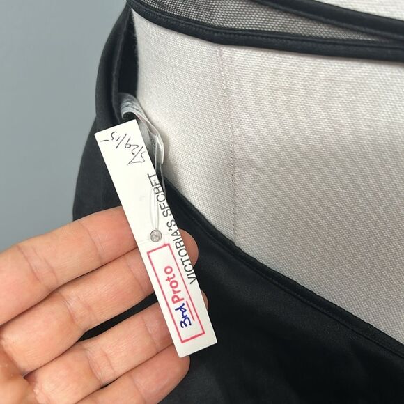 Victoria’s Secret Black Satin Lace Top and Bottom Short Set - Picture 9 of 11